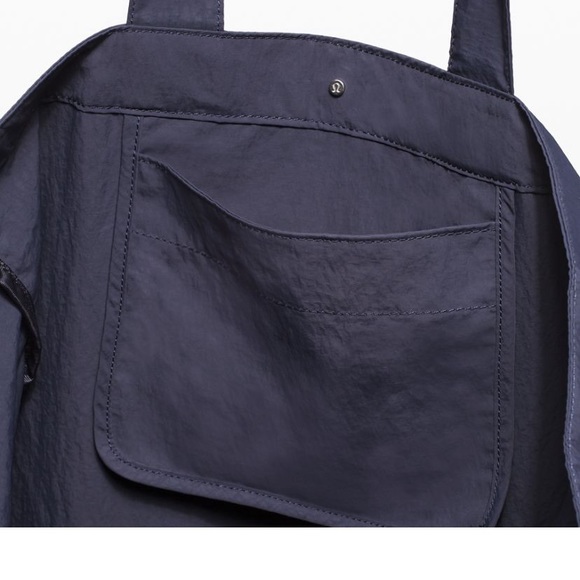 LAST ONE: Lululemon Pack The Pocket Tote 20L - Picture 4 of 9